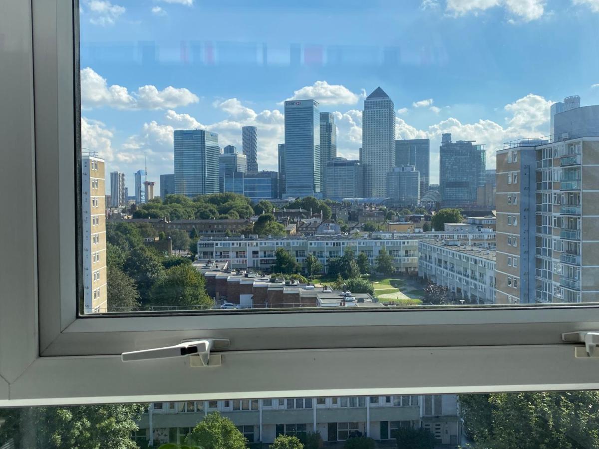 Bedroom With An Office Desk In A Shared 2 Bedroom Flat Near Canary Wharf Londyn Zewnętrze zdjęcie